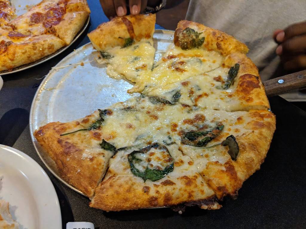 The Heat Pizza | restaurant | 1319 S Broadway, Edmond, OK 73034, USA | 4057151818 OR +1 405-715-1818