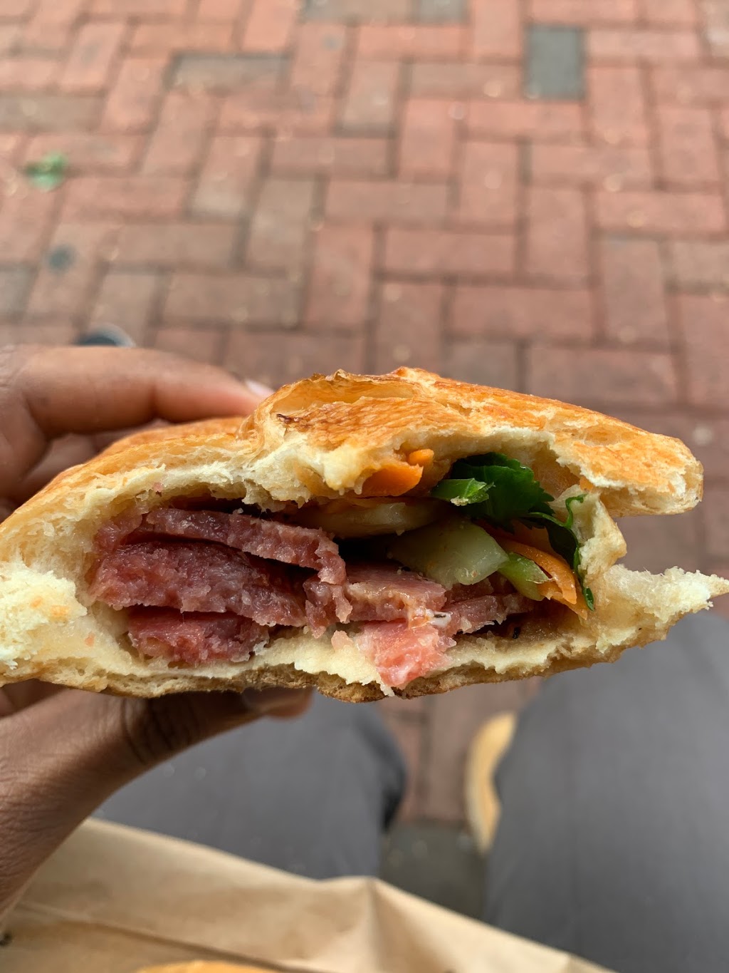 Banh Mi Cali | restaurant | 900 Arch St, Philadelphia, PA 19107, USA | 2159221132 OR +1 215-922-1132