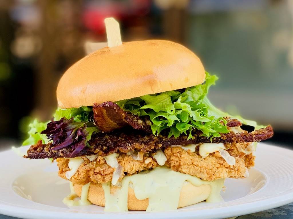 Crazy Pig Southern Kitchen | restaurant | 4700 LA-22 Suite 1&2, Mandeville, LA 70471, USA | 9857927900 OR +1 985-792-7900