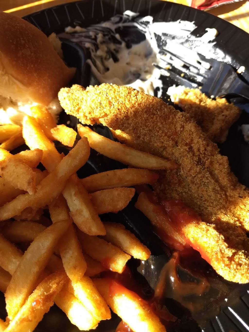 Golden Chick | meal takeaway | 11301 Westmark Dr, Yukon, OK 73099, USA | 4055776877 OR +1 405-577-6877