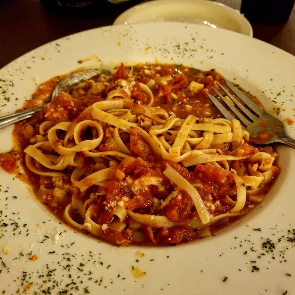 Paps Italian Grill | restaurant | 632 TX-16, Bandera, TX 78003, USA | 8307969400 OR +1 830-796-9400