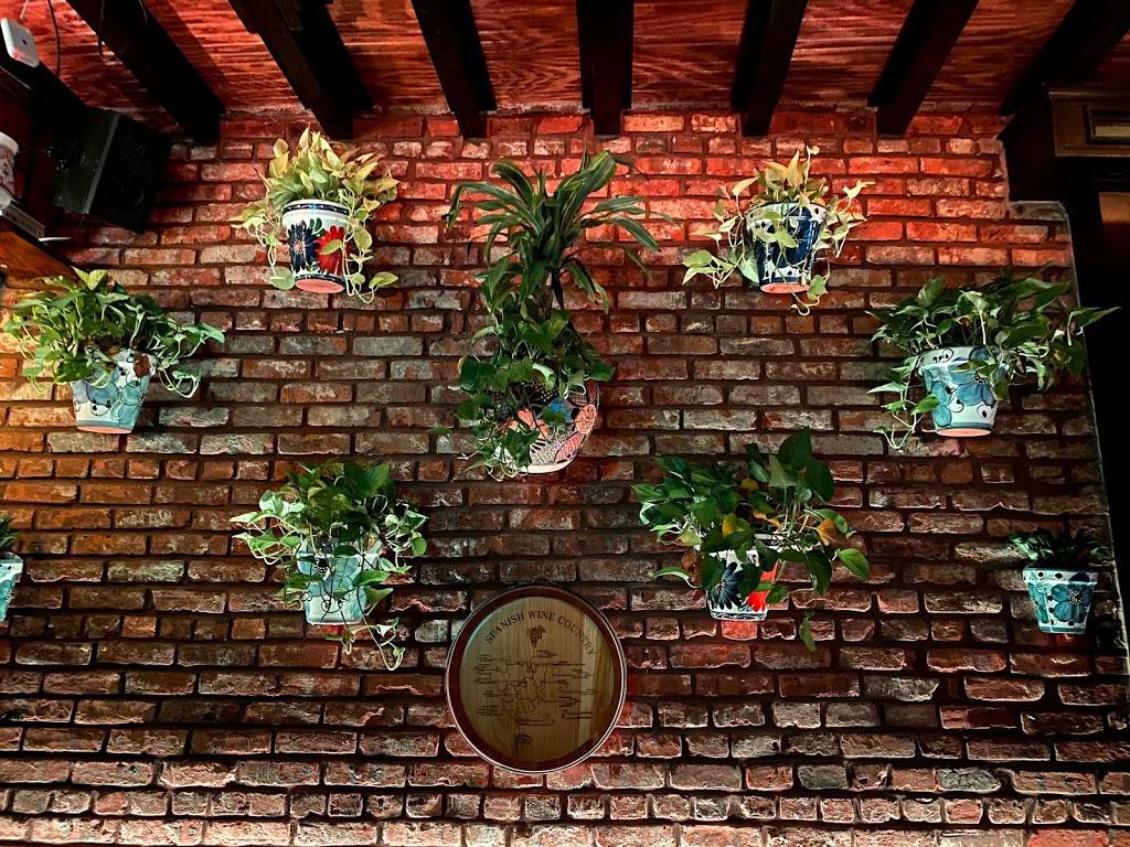 La Tienda Tapas 33 | restaurant | 33 Patterson St, Newark, NJ 07105, USA | 9733435474 OR +1 973-343-5474