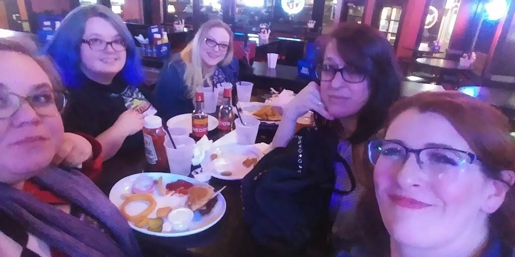 V.I.Ps Corner Bar & Grill | restaurant | 425 15th St, Moline, IL 61265, USA | 3097571331 OR +1 309-757-1331