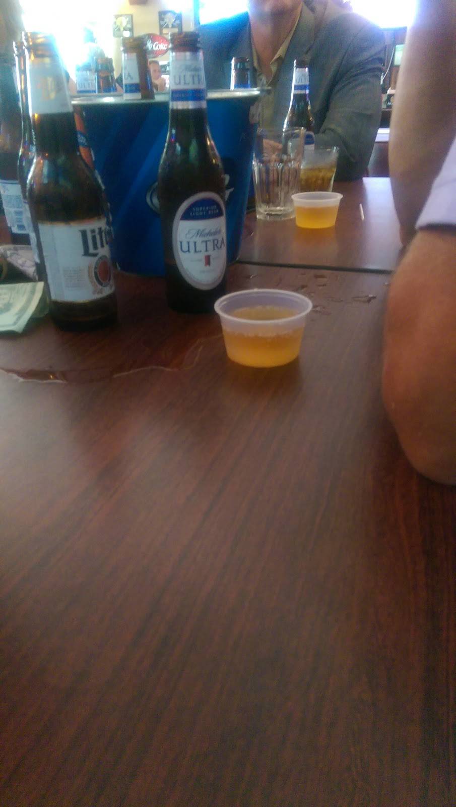 The Pour House | restaurant | 3410 W Willow Knolls Dr, Peoria, IL 61614, USA | 3096913885 OR +1 309-691-3885