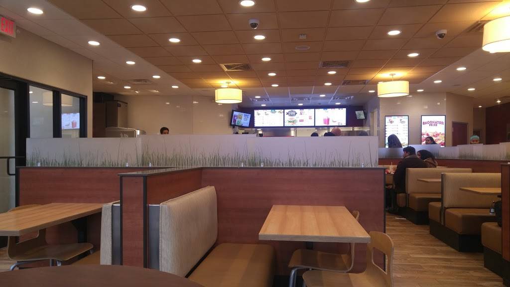 Wendys | restaurant | 99 Winthrop Ave, Lawrence, MA 01843, USA | 9786820565 OR +1 978-682-0565