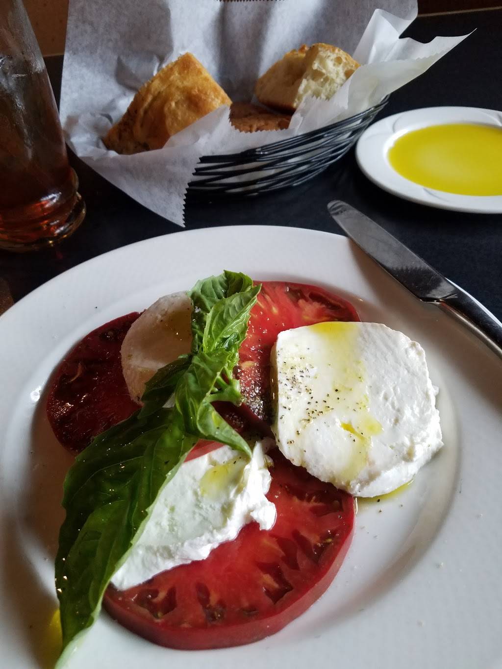 A La Lucia | restaurant | 315 Madison St, Alexandria, VA 22314, USA | 7038365123 OR +1 703-836-5123