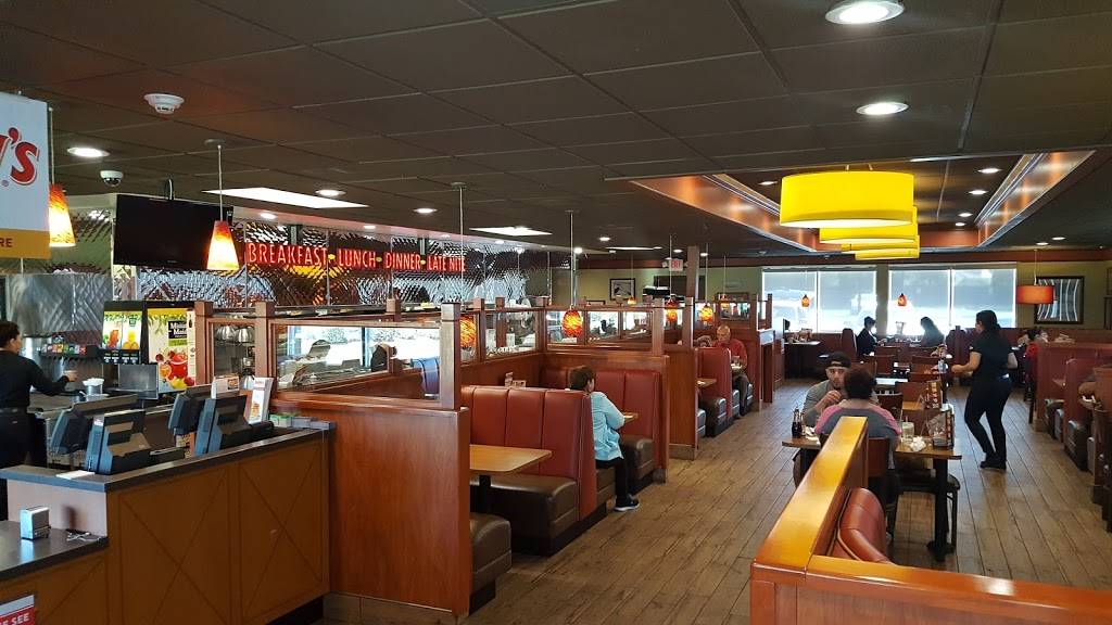 Dennys | restaurant | 2421 S Archibald Ave, Ontario, CA 91761, USA | 9099473103 OR +1 909-947-3103