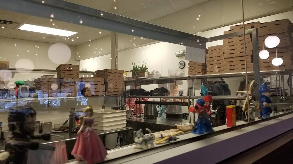 The Tomato Head | restaurant | The Gallery Shopping Center, 7240 Kingston Pike #172, Knoxville, TN 37919, USA | 8655841075 OR +1 865-584-1075