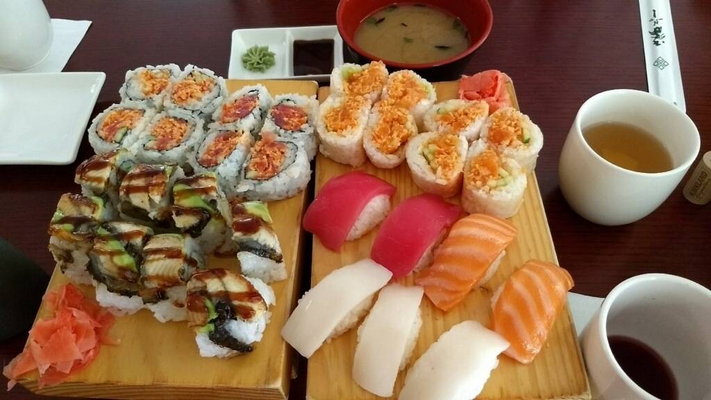 Sushi Red LLC | restaurant | 450 East St, Plainville, CT 06062, USA | 8604101829 OR +1 860-410-1829