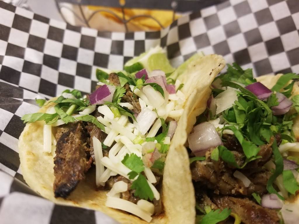 Guac N Tacos | restaurant | 116 S York St, Elmhurst, IL 60126, USA | 3312252498 OR +1 331-225-2498