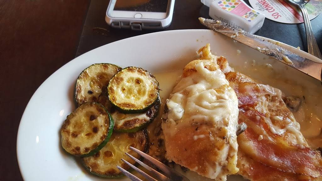 Ruby Tuesday | restaurant | 5530 S Scatterfield Rd, Anderson, IN 46013, USA | 7656432496 OR +1 765-643-2496