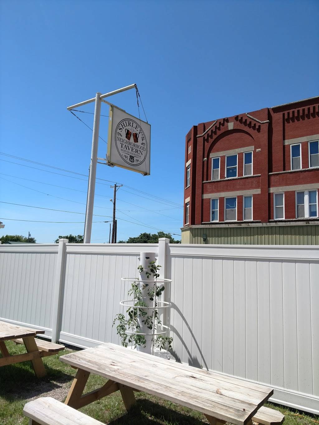 Shirleys Neighborhood Tavern | restaurant | 321 W Main St, Carterville, MO 64835, USA | 4177170516 OR +1 417-717-0516