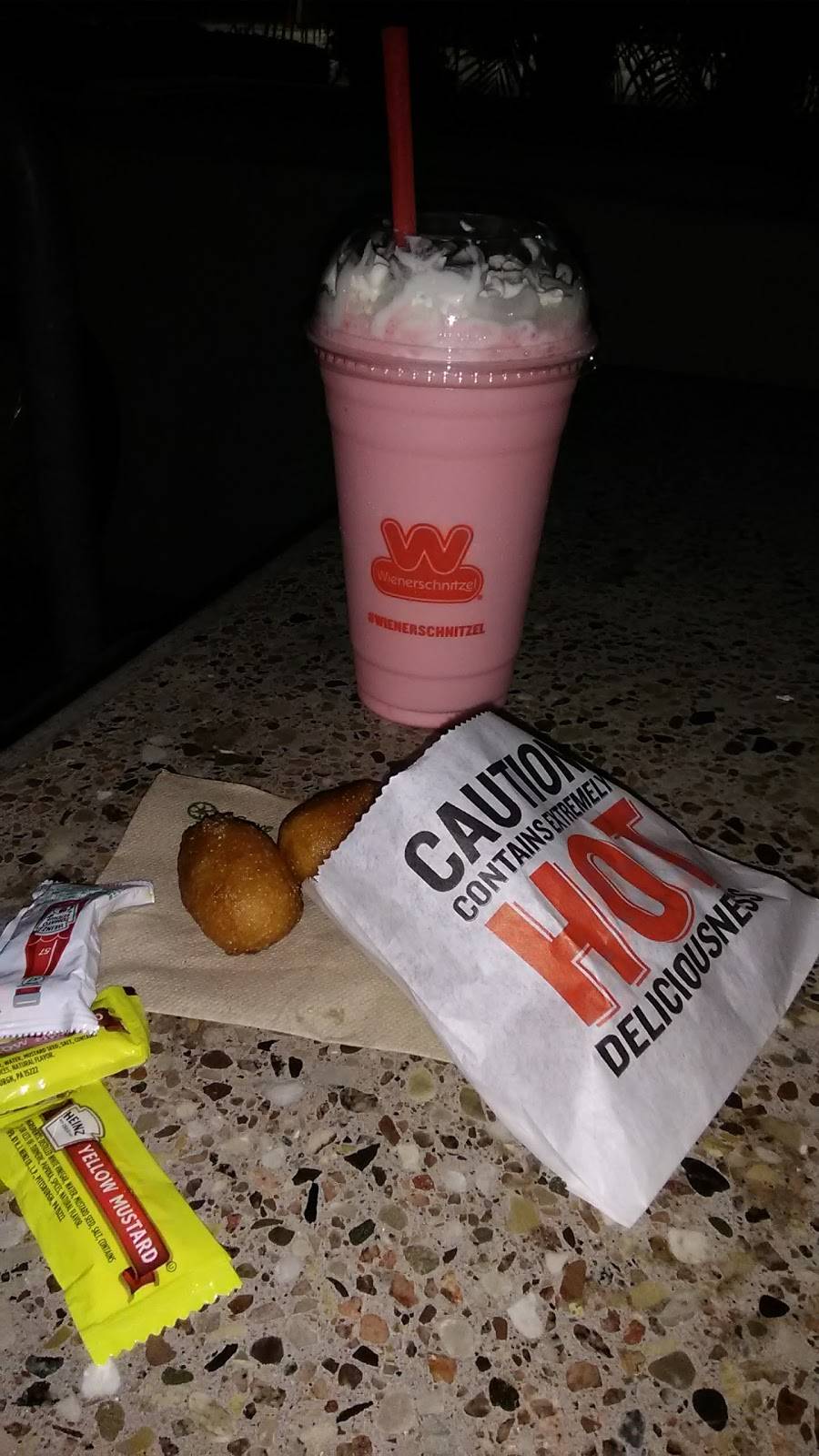 Wienerschnitzel | restaurant | 1175 E Walnut St, Ontario, CA 91761, USA | 9096731711 OR +1 909-673-1711