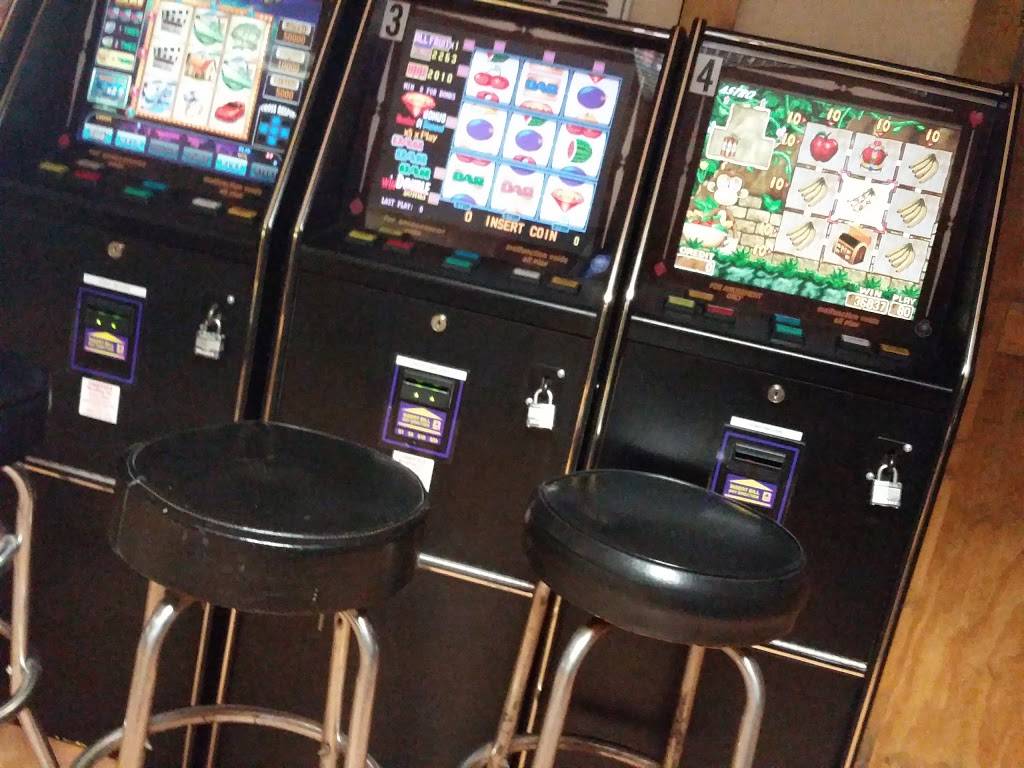 Husies Bar & Grill | restaurant | 211 S Main St, Blanchardville, WI 53516, USA | 6085234085 OR +1 608-523-4085