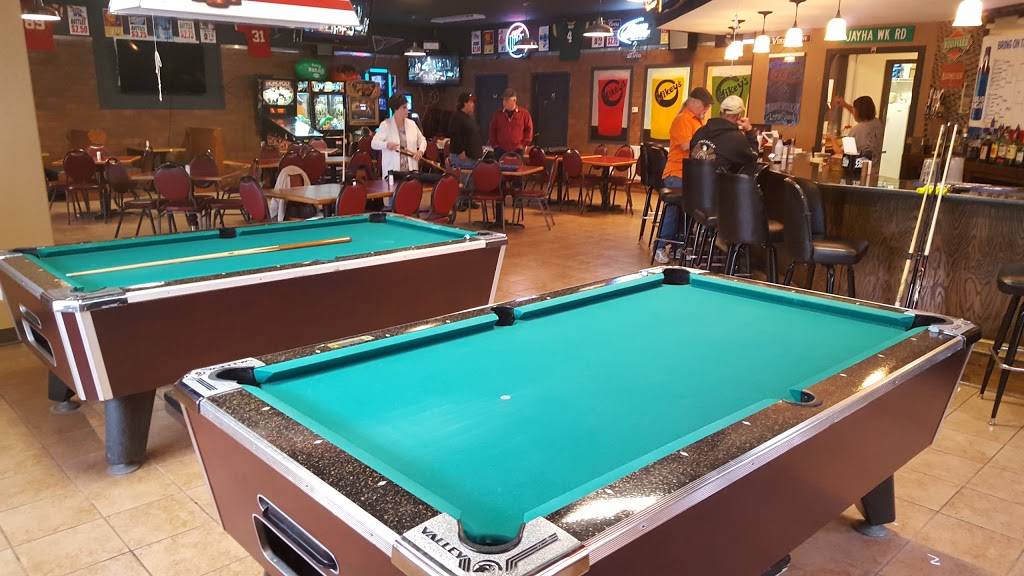 Mikeys Bar & Grill | restaurant | 6021 E U.S. HWY 24 suite A, Rossville, KS 66533, USA | 7855846021 OR +1 785-584-6021