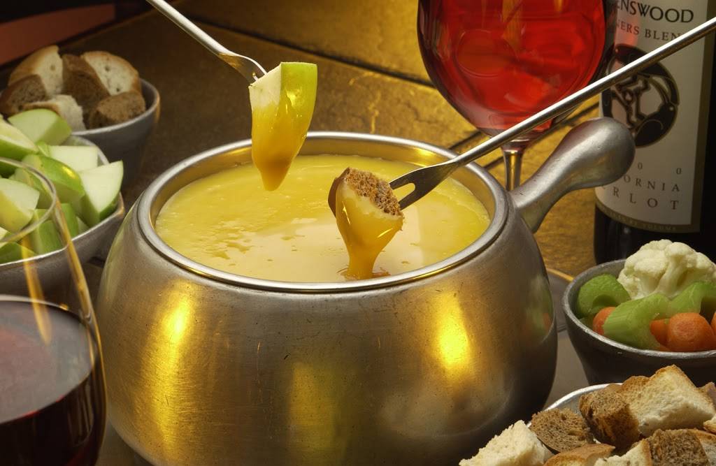 The Melting Pot | restaurant | 450 Ward Pkwy, Kansas City, MO 64112, USA | 8169316358 OR +1 816-931-6358