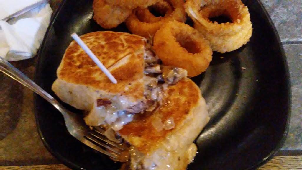 Fox Heights Pub & Grill | restaurant | 217 N Washington St, Green Bay, WI 54301, USA | 9208843277 OR +1 920-884-3277