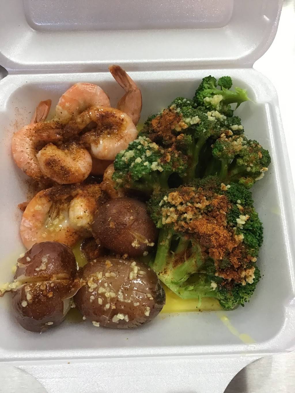 Seafood Hut | restaurant | 1936 MacDade Boulevard unit 24, Woodlyn, PA 19094, USA | 4844808877 OR +1 484-480-8877