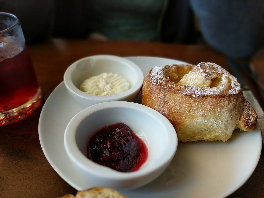 The Squealing Pig | restaurant | 1885 Centre St, West Roxbury, MA 02132, USA | 6174692624 OR +1 617-469-2624