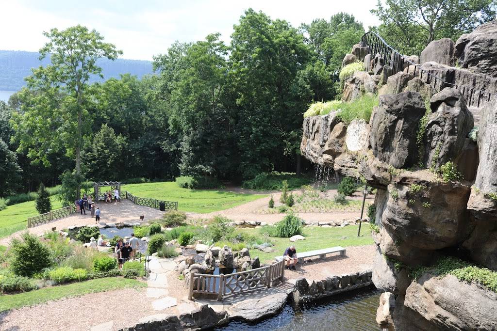 Starbucks | cafe | 1086 N Broadway, Yonkers, NY 10701, USA | 9143293648 OR +1 914-329-3648