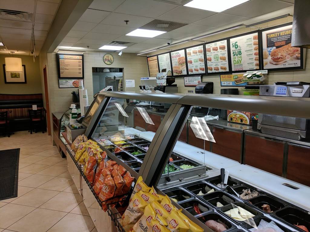 Subway Restaurants | restaurant | 555 13th St NW, Washington, DC 20005, USA | 2023474616 OR +1 202-347-4616