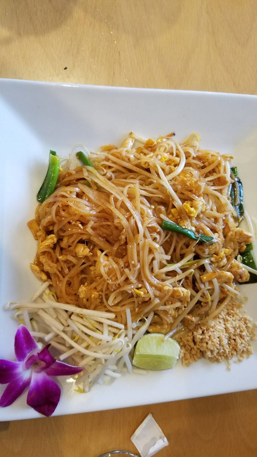 Bangkok Bistro Thai Eatery | restaurant | 100 U.S. 9, Manalapan Township, NJ 07726, USA | 7324146622 OR +1 732-414-6622