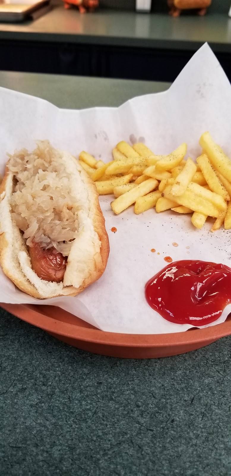 Hot Dog Hut | restaurant | 1439 3rd St S, Jacksonville Beach, FL 32250, USA | 9042473641 OR +1 904-247-3641