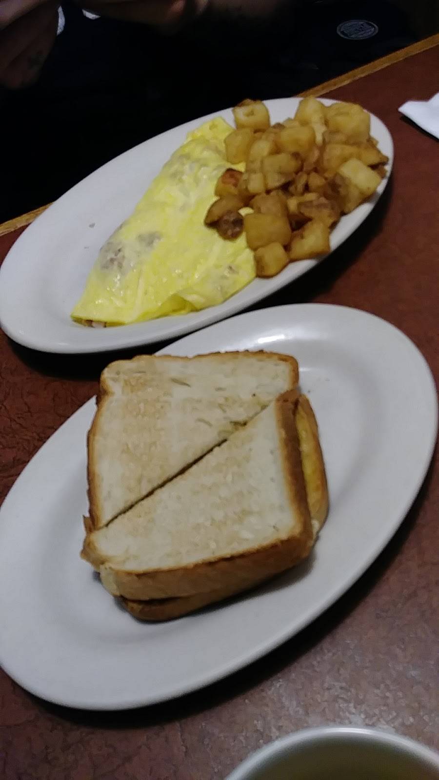 Pams Front Street Grill | restaurant | 190 Front St, Lincoln, RI 02865, USA | 4017272704 OR +1 401-727-2704