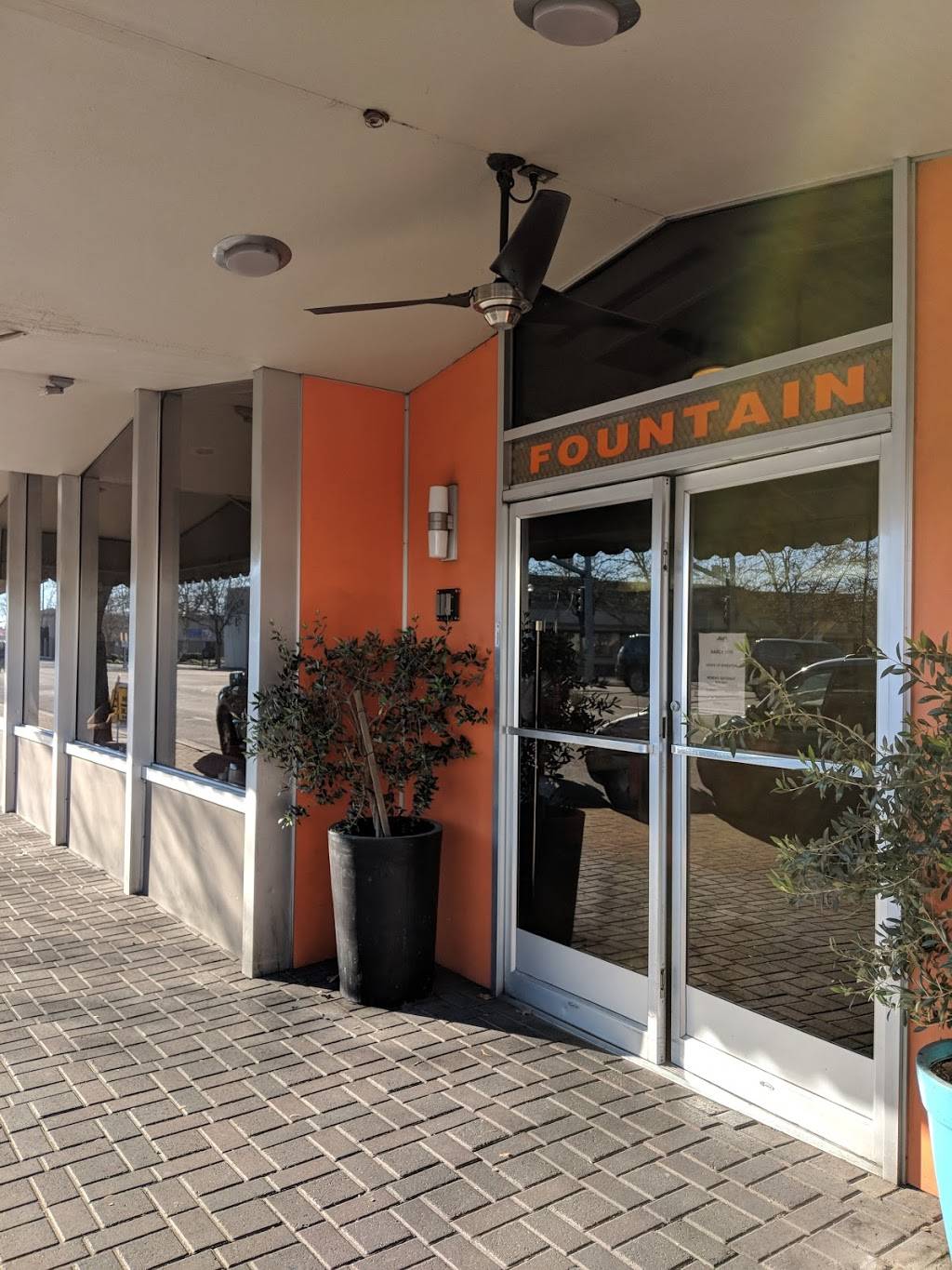 Latifs Restaurant | restaurant | 111 N Golden State Blvd, Turlock, CA 95380, USA | 2096345351 OR +1 209-634-5351