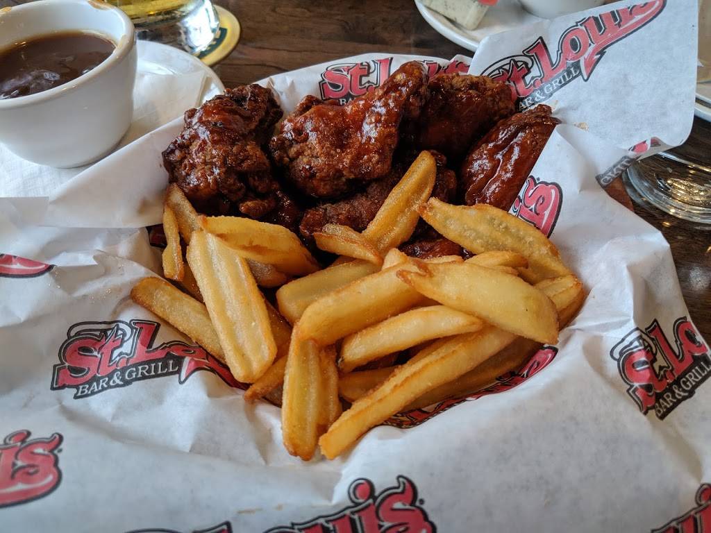 St. Louis Bar & Grill | restaurant | 350 Big Bay Point Rd Unit 11, Barrie, ON L4N 8A8, Canada | 7055034989 OR +1 705-503-4989