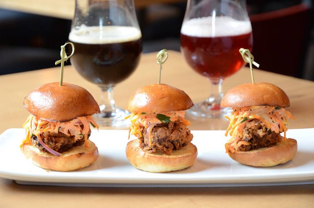 The Craft Brasserie & Grille | restaurant | 107 Atlantic Ave, Toronto, ON M6K 1Y2, Canada | 4165352337 OR +1 416-535-2337