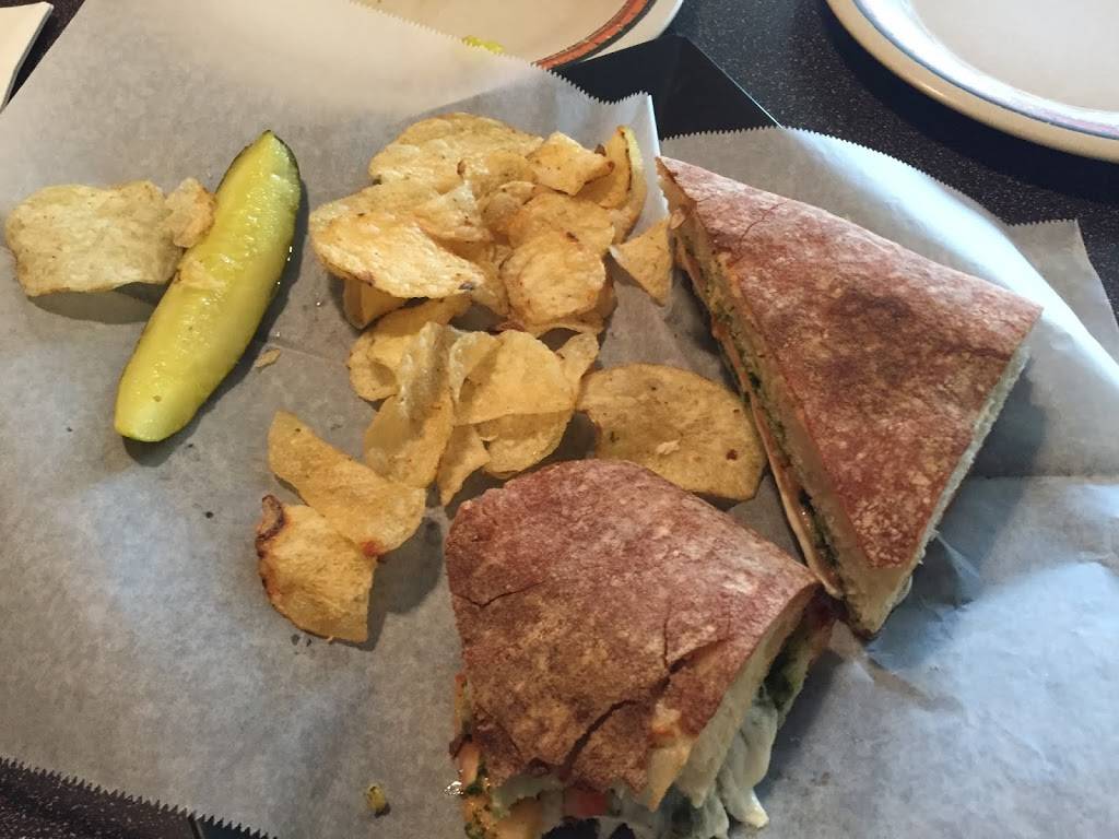 Christos Pizza and Pasta | restaurant | 4931 Main St, Manchester Center, VT 05255, USA | 8023622408 OR +1 802-362-2408