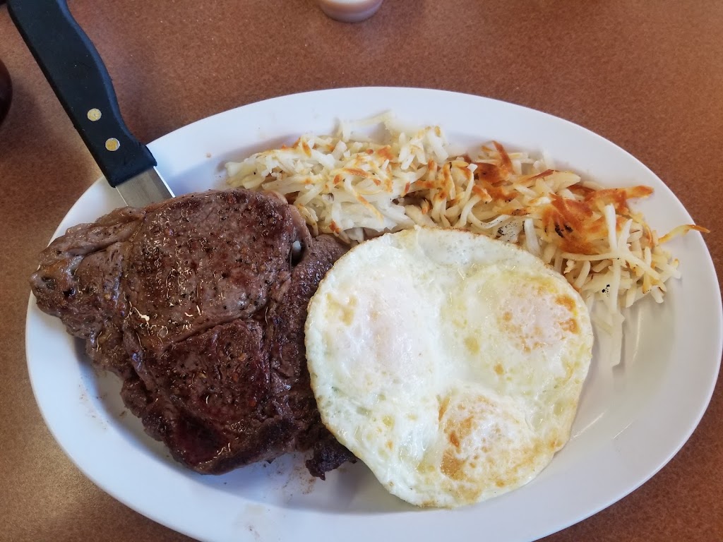 Falcon Restaurant & Lounge | restaurant | 1113 E 3rd St, Winslow, AZ 86047, USA | 9282892628 OR +1 928-289-2628