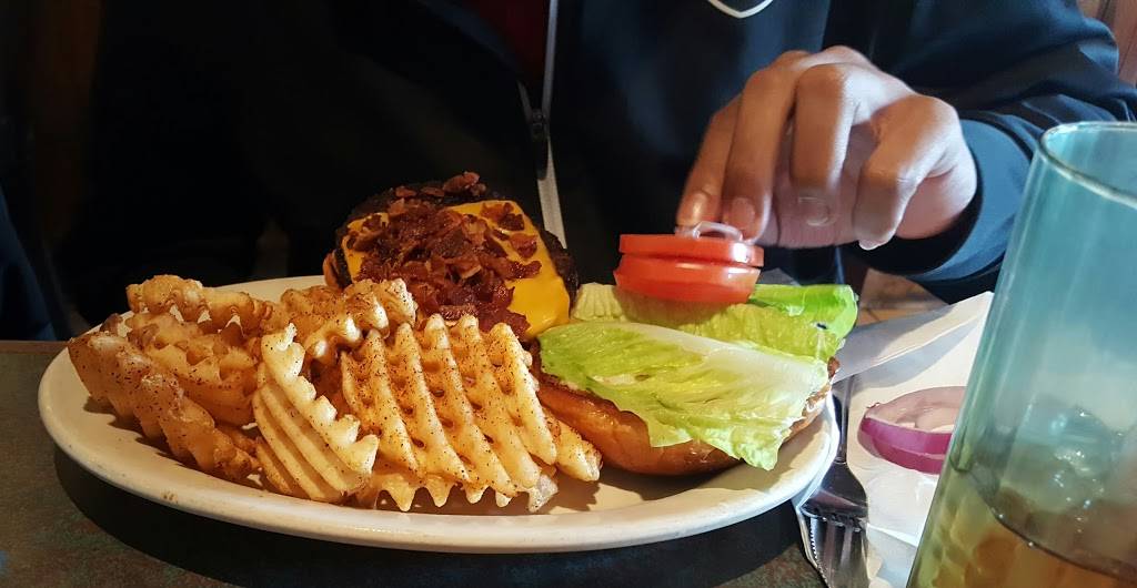 Half Shells Oyster Bar & Grill | restaurant | 6617 Snider Plaza, Dallas, TX 75205, USA | 2146918164 OR +1 214-691-8164