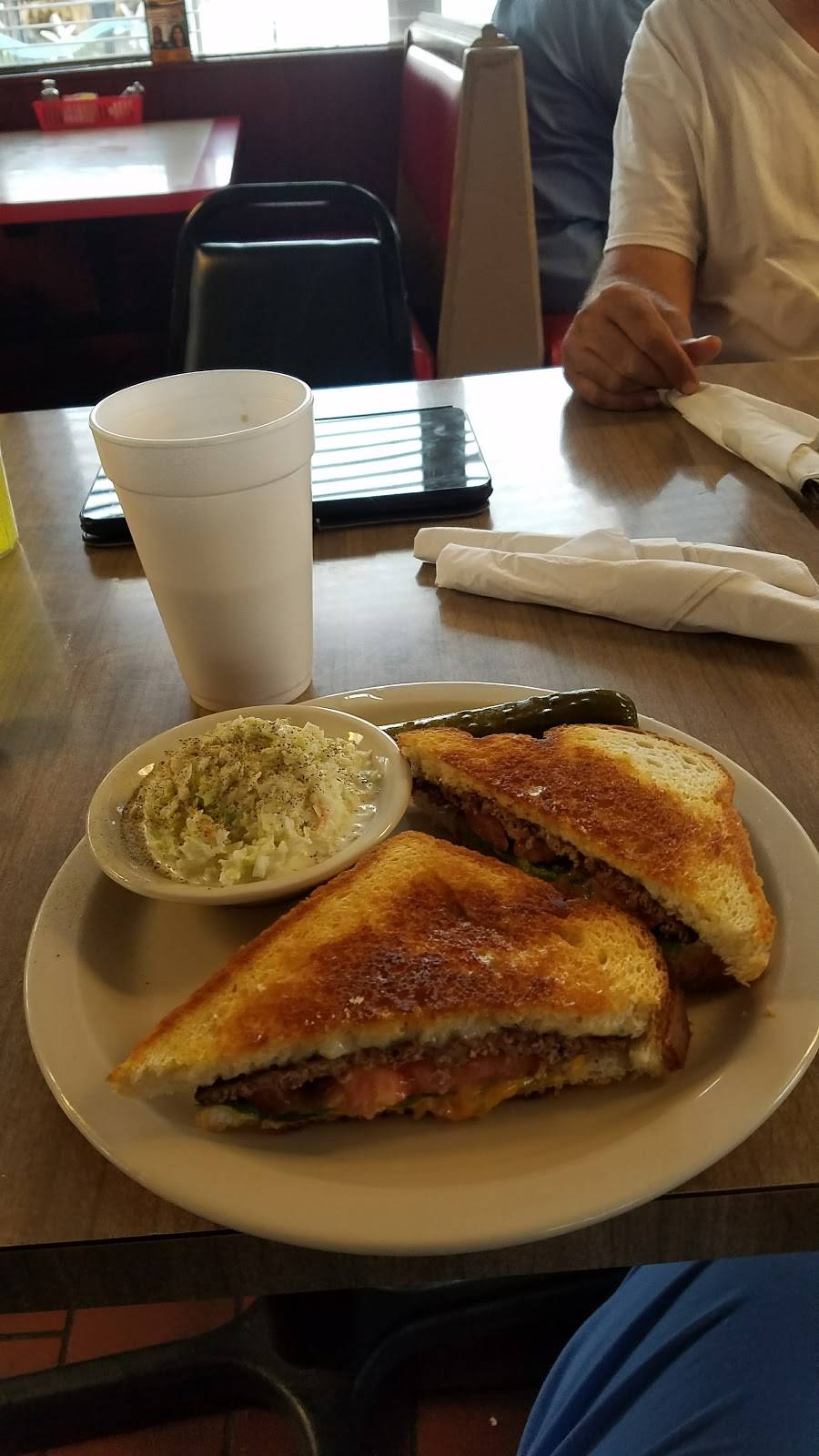 Nicks Restaurant | restaurant | 2130 Broadway St, Anderson, IN 46012, USA | 7656428066 OR +1 765-642-8066