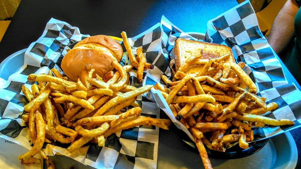 11:11 Burgers & Beignets | restaurant | 417 S Main St, Fond du Lac, WI 54935, USA | 9209336566 OR +1 920-933-6566