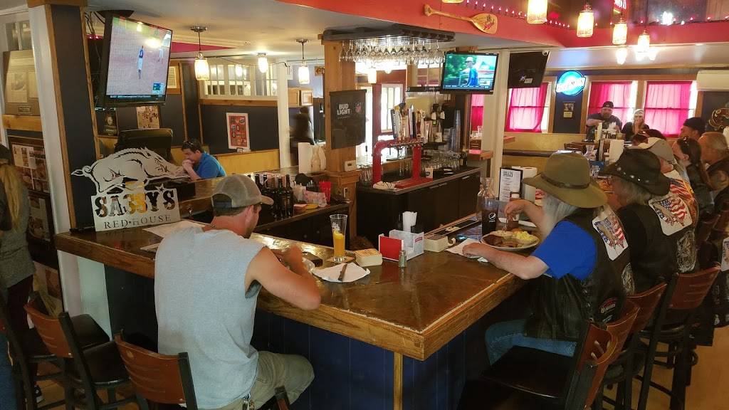 Sassys Red House | restaurant | 708 N College Ave, Fayetteville, AR 72701, USA | 4798566366 OR +1 479-856-6366