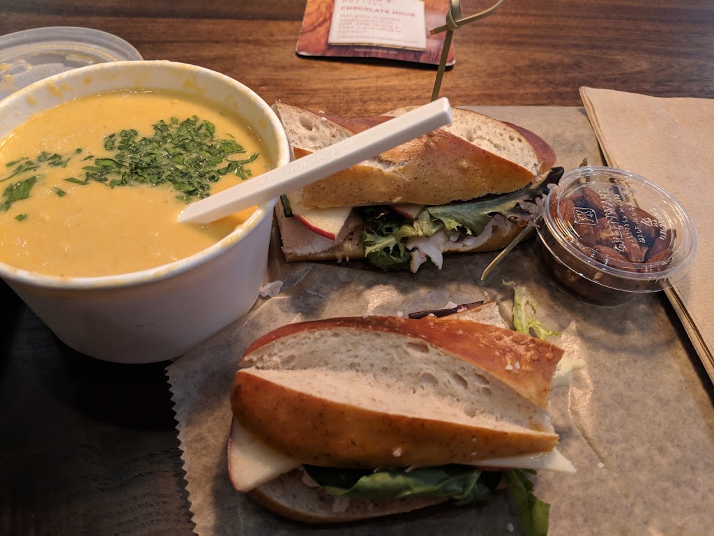 Hannahs Bretzel | meal delivery | 107 S Franklin St, Chicago, IL 60606, USA | 3126211111 OR +1 312-621-1111