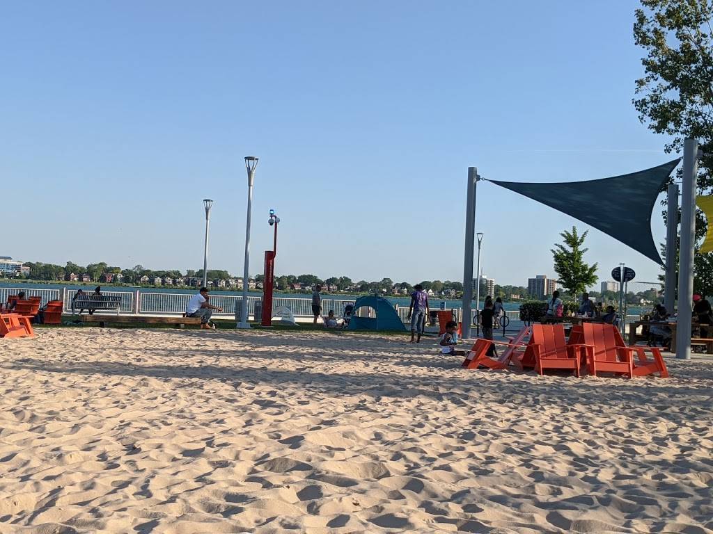 Smokey Gs Smokehouse | restaurant | Atwater Beach, 2670 Atwater St, Detroit, MI 48207, USA | 3136932533 OR +1 313-693-2533