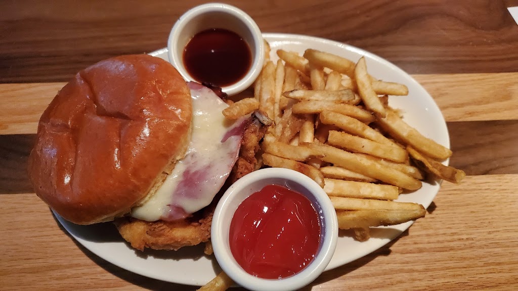 BJs Restaurant & Brewhouse | restaurant | 1749 Apalachee Pkwy, Tallahassee, FL 32301, USA | 8502162010 OR +1 850-216-2010