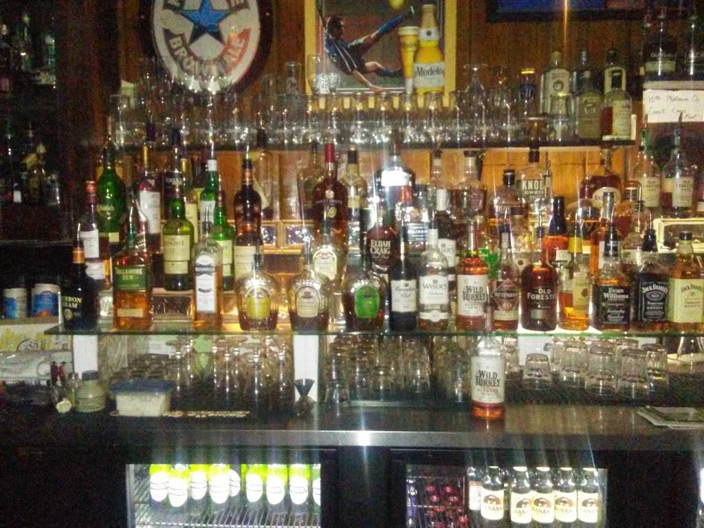 Thomas Magees Sporting House Whiskey Bar | restaurant | 1408 E Fisher Service Dr, Detroit, MI 48207, USA | 3132634342 OR +1 313-263-4342