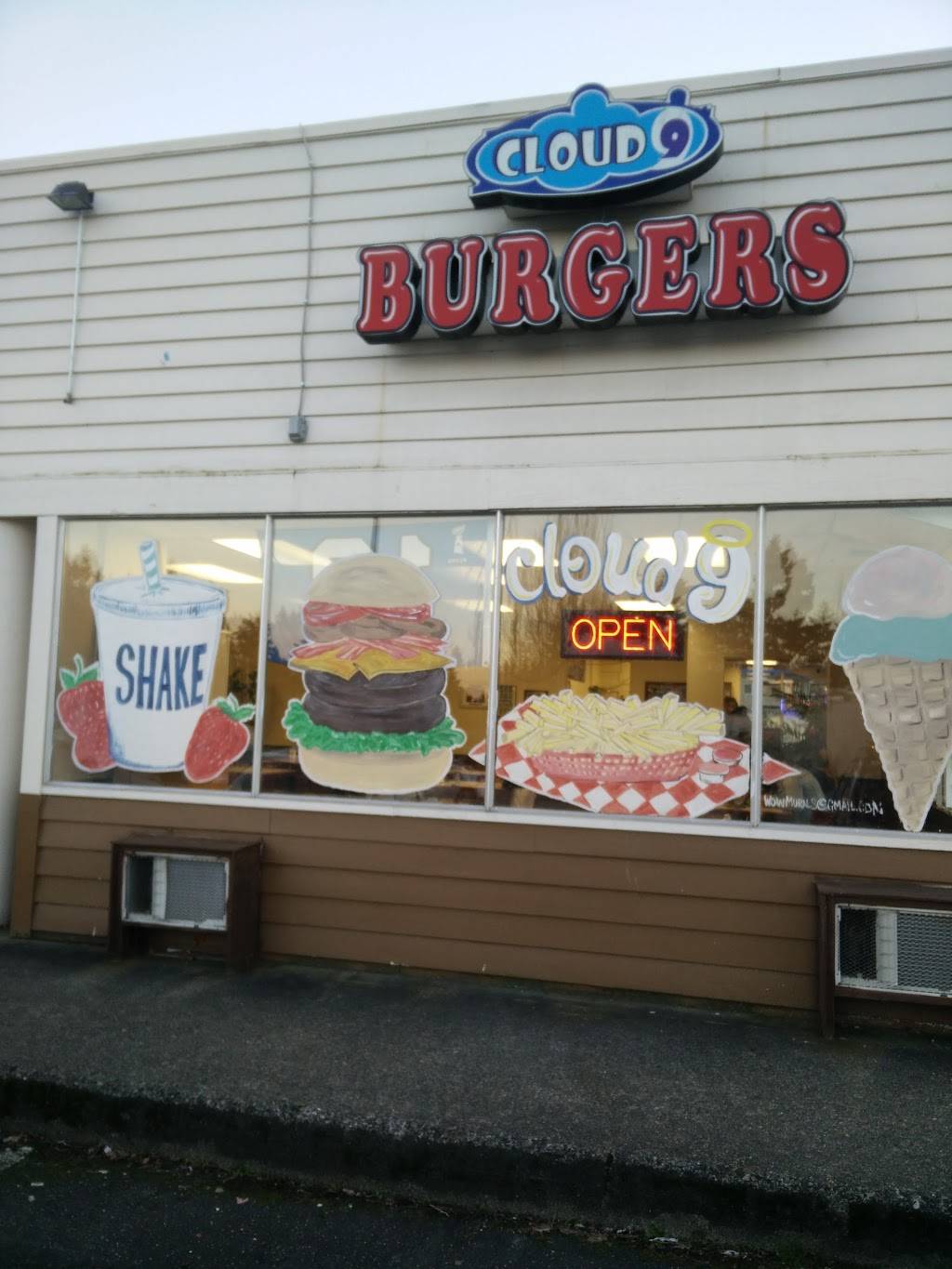 Cloud 9 Burgers | restaurant | 5630 119th Ave SE, Bellevue, WA 98006, USA | 4257474780 OR +1 425-747-4780