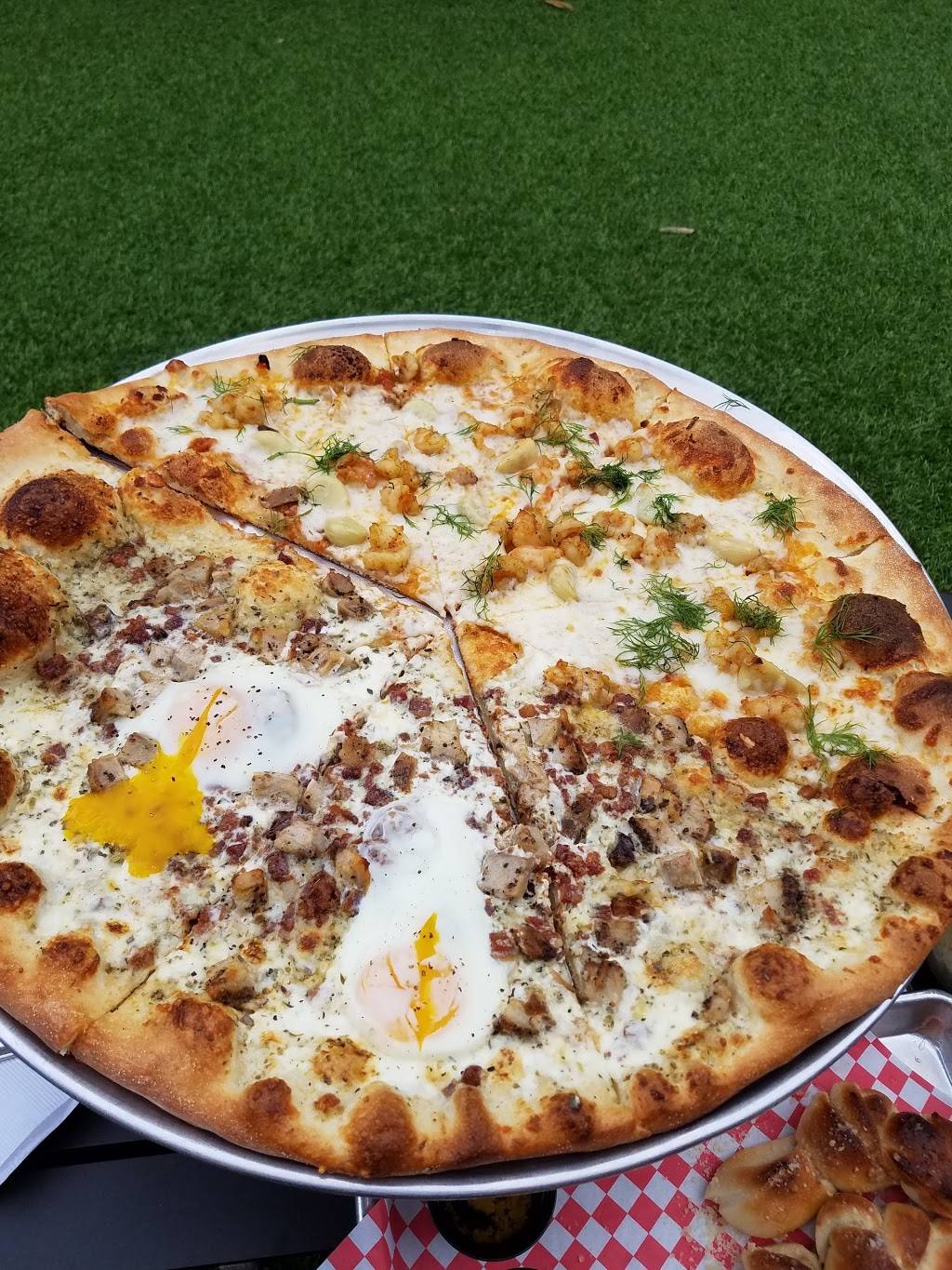 Toss Pizzeria & Pub | restaurant | 2901 S 1st St #102, Austin, TX 78704, USA | 5129531718 OR +1 512-953-1718