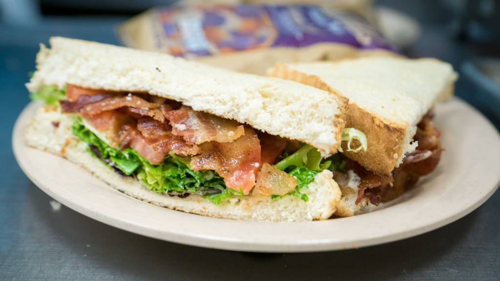 Chesapeake Grille & Deli | restaurant | 6786 Race Track Rd, Bowie, MD 20715, USA | 3012624441 OR +1 301-262-4441