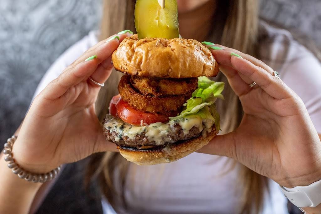 Le Cordon | restaurant | 150 Rue Notre-Dame Ouest, Lachine, QC H8R 1H1, Canada | 5143635555 OR +1 514-363-5555