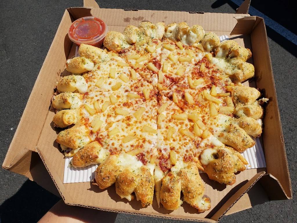 Pizza Hut | restaurant | 2002 Lincoln Hwy, Edison, NJ 08817, USA | 7322876410 OR +1 732-287-6410