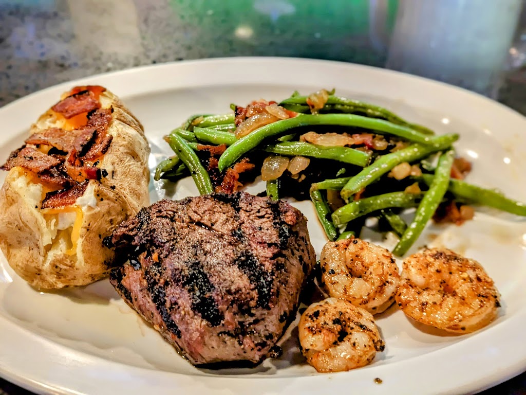 The Blackstone Bar and Grill | restaurant | 406 Cherry Ave, Rochelle, IL 61068, USA | 8155616617 OR +1 815-561-6617