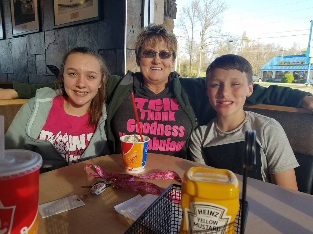 Dairy Queen Grill & Chill | restaurant | 809 W Main St, Boonville, IN 47601, USA | 8127151015 OR +1 812-715-1015