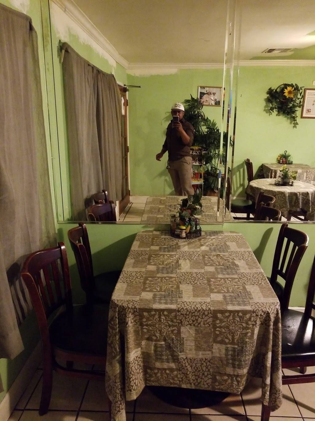 Veronicas Kitchen | restaurant | 401 E Hillcrest Blvd, Inglewood, CA 90301, USA | 3106734890 OR +1 310-673-4890