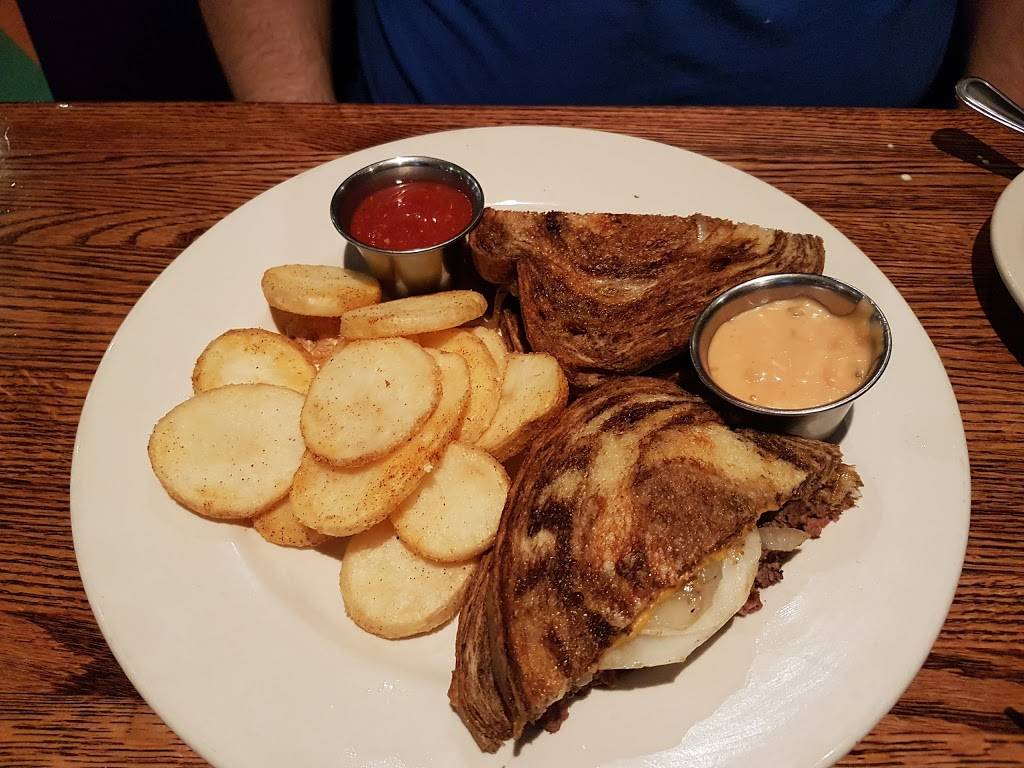 Lucky Brewgrille | cafe | 5401 Johnson Dr, Mission, KS 66205, USA | 9134038571 OR +1 913-403-8571